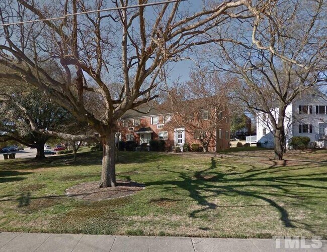Building Photo - 1637 Sutton Dr