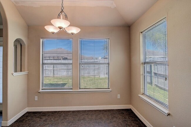 Building Photo - 6824 Fox Tail Dr