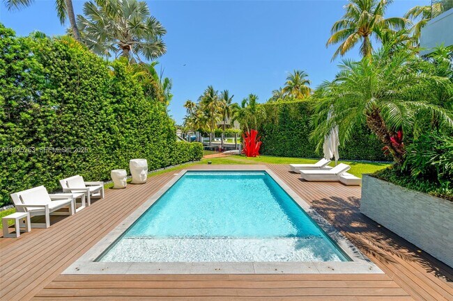 Building Photo - 420 Island Dr