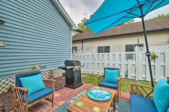 Building Photo - 8320 Bayside Rd