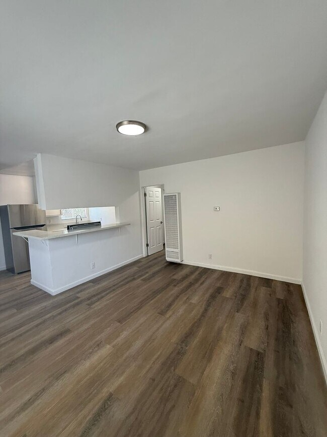 Interior Photo - 2231 S. Hauser Blvd