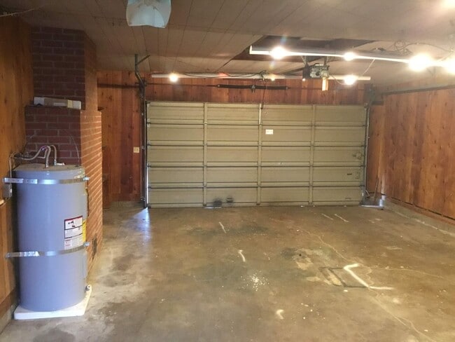Building Photo - 2755 Kalmia St