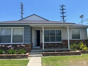 Building Photo - Three bedroom house in Lakewood ready for ...