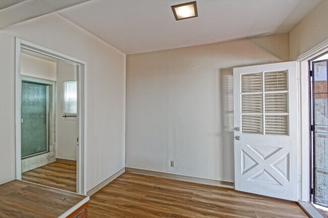 Building Photo - SPACIOUS, BRIGHT & AIRY, 3BR2BA HOME W/ GR...
