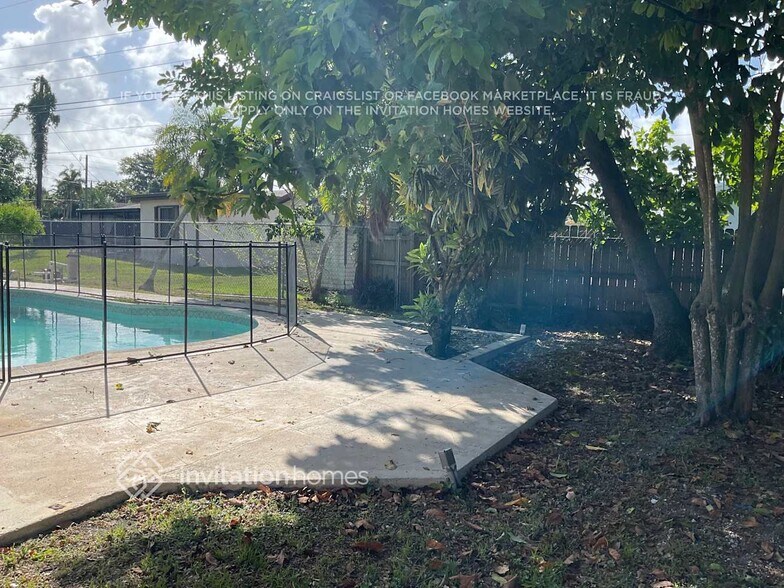 Building Photo - 15755 SW 105th Ct