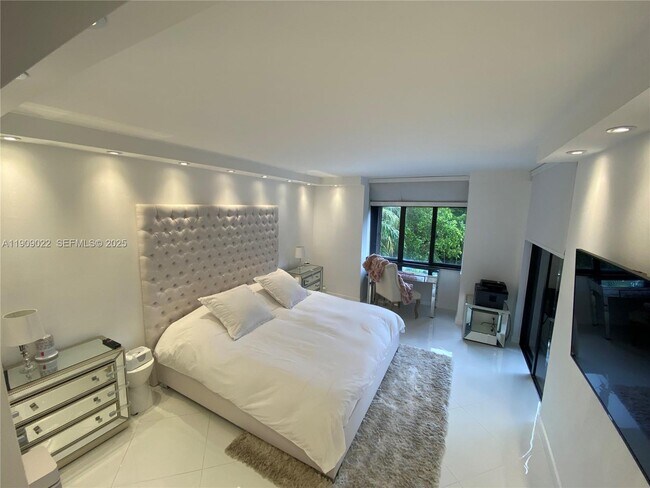 Building Photo - 121 Crandon Blvd