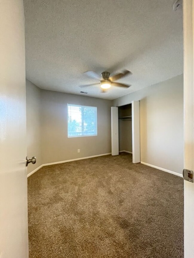 Building Photo - Spacious two bedroom, one and half bathroo...