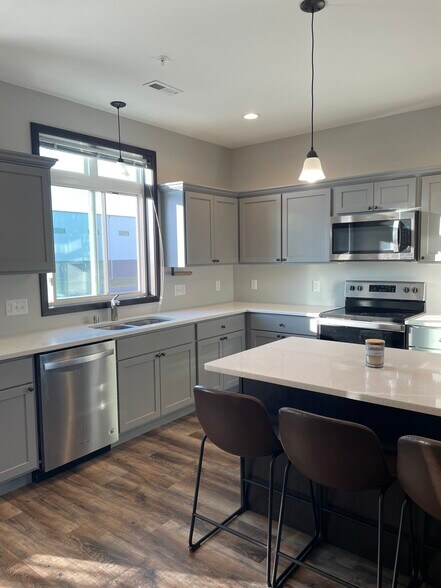 Building Photo - 2186 Rolling Green Trl