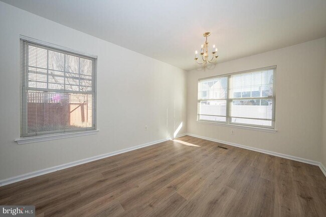 Building Photo - 1331 S Lawrence St