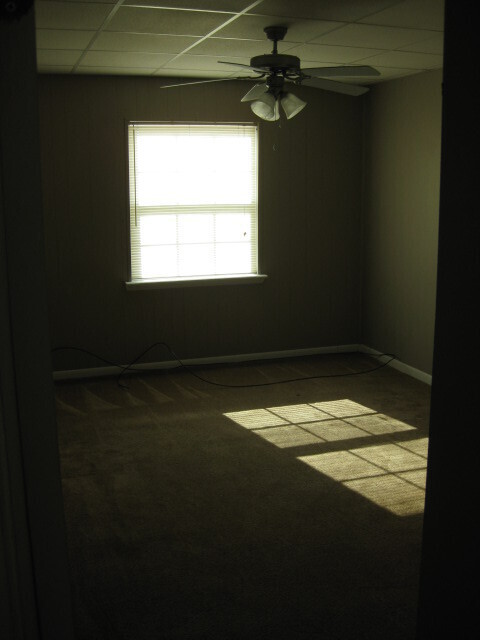 Building Photo - Gray Manor Apartments, 2 BD, 1 BA