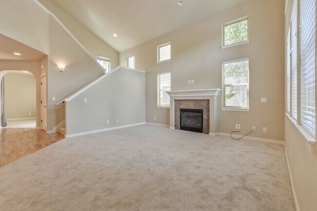 Building Photo - Executive style home