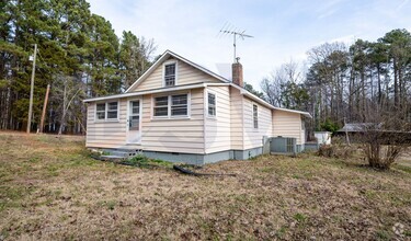 Building Photo - Your Ranch Home Awaits in Hillsborough!