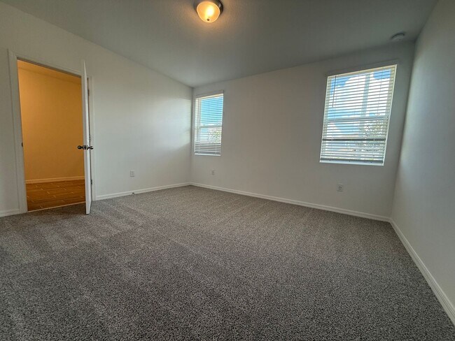 Building Photo - Stunning Eden Hills Home