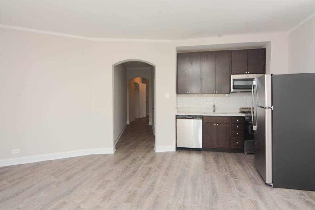 Building Photo - 3335 W Diversey Ave