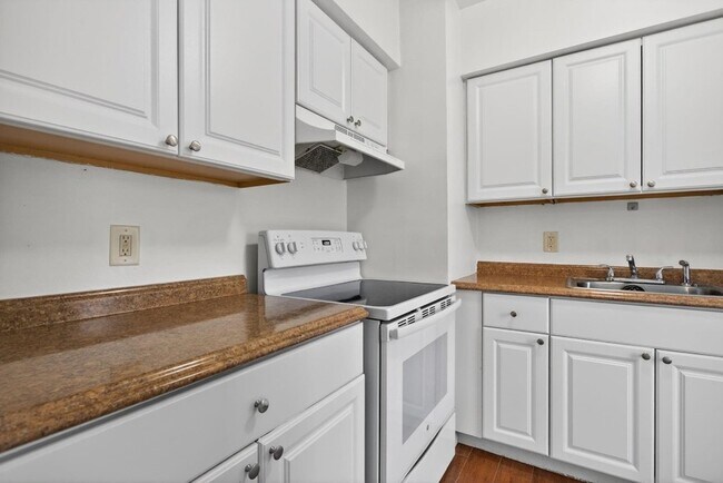 Building Photo - 2115 NE 42nd Ct