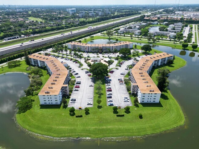 Building Photo - 2044 Hythe A