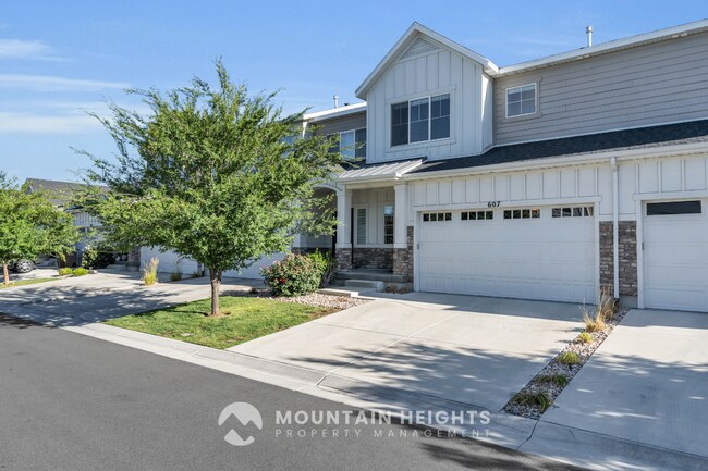 Building Photo - 607 Sawback Ln