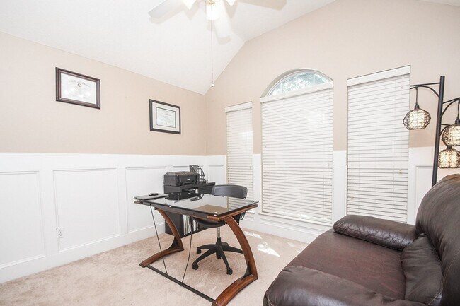 Building Photo - 5823 Knollwood Tr