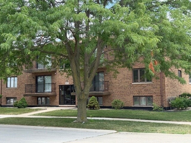 Primary Photo - 8659 Meade Ave