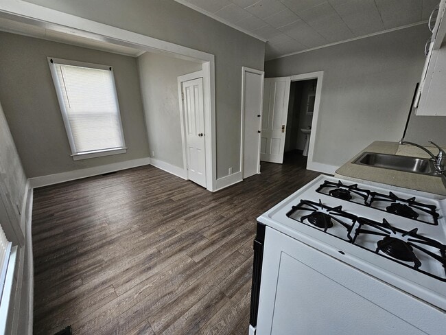 Building Photo - 434 W Lawrence St