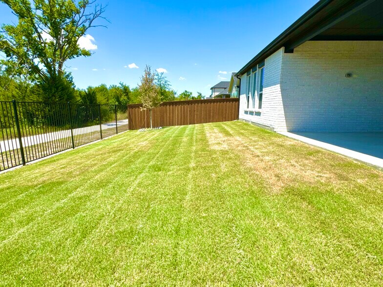 Building Photo - 2801 Riverview Rd