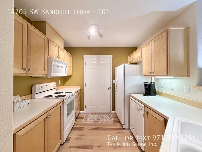 Building Photo - 14705 SW Sandhill Loop