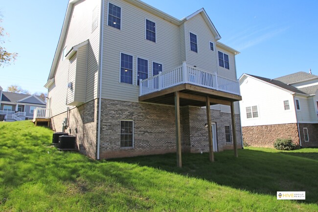 Building Photo - Upscale rental in Harrisonburg!
