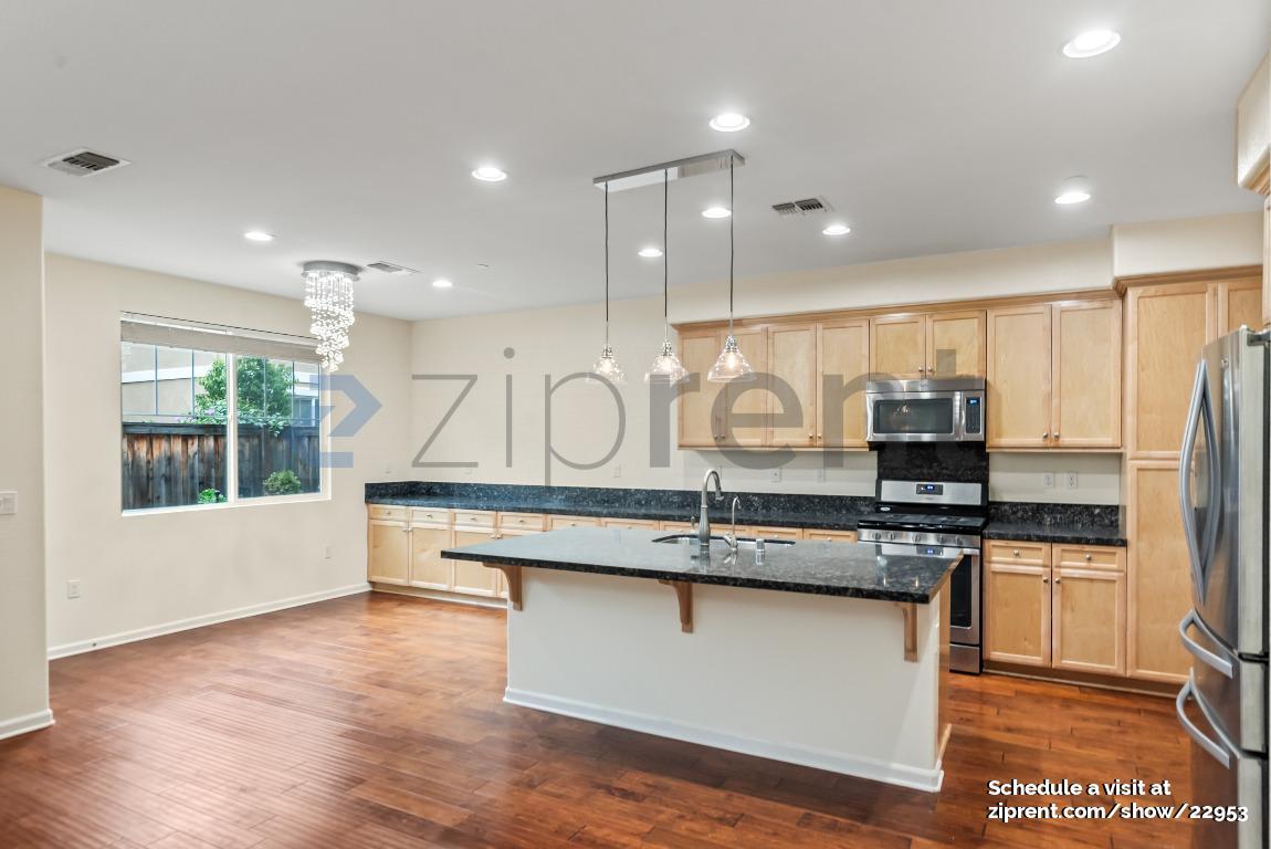 Building Photo - 334 Pacifica Dr
