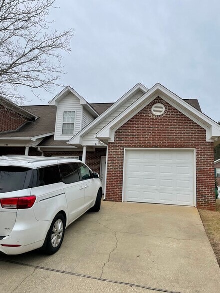 Building Photo - 2428 E University Dr