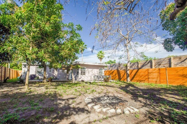 Building Photo - 1632 NW 6th Ave