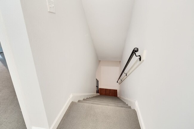 Building Photo - Fall Special - 1/2 off first month's rent!