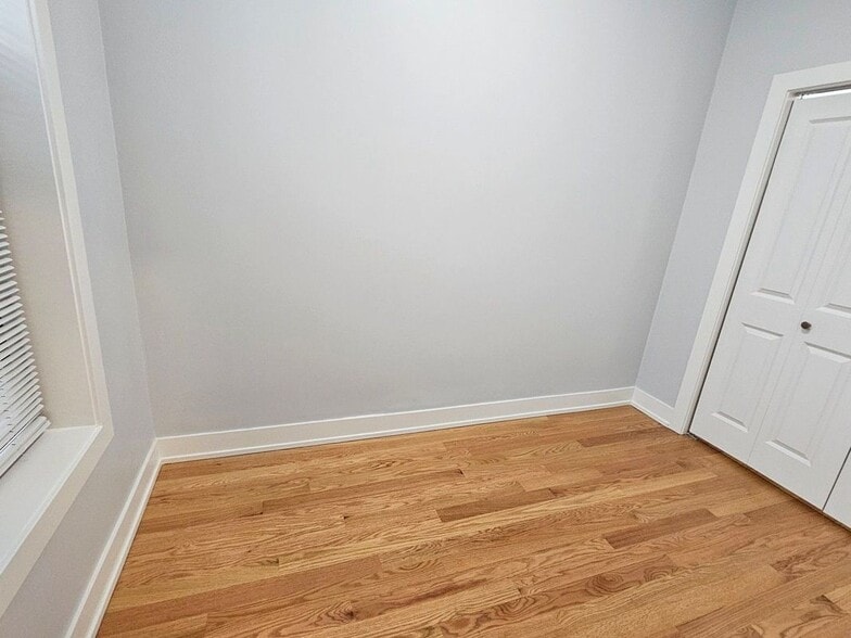 Building Photo - 1415 W Erie St