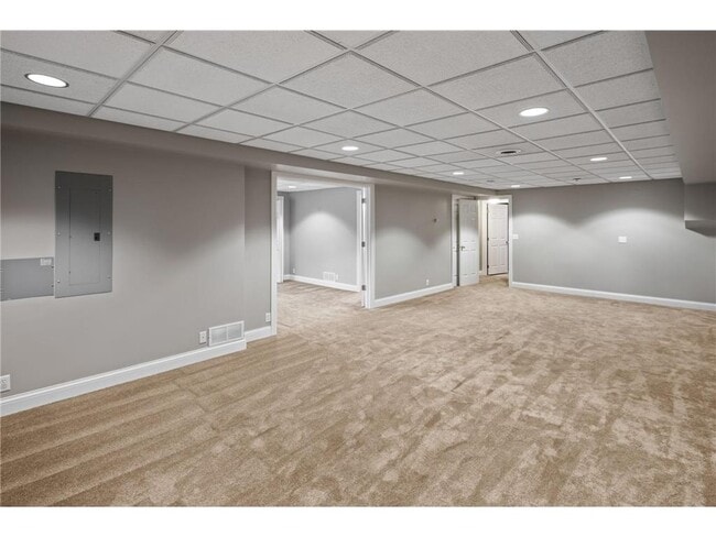 Building Photo - 517 River St