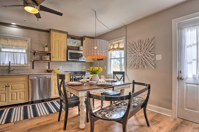 Building Photo - 240 Farmhouse Ln