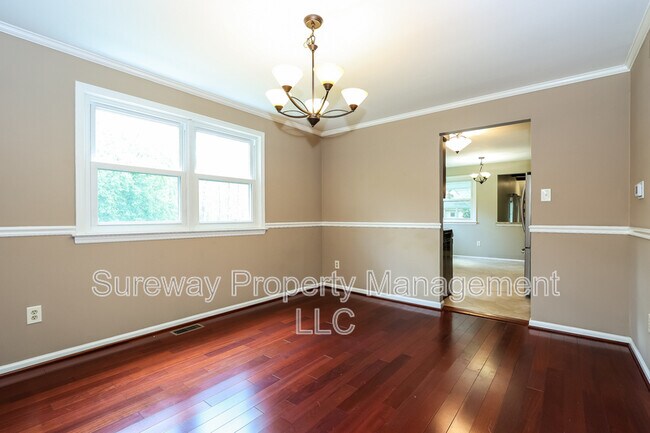 Building Photo - 44 Red Oak Dr