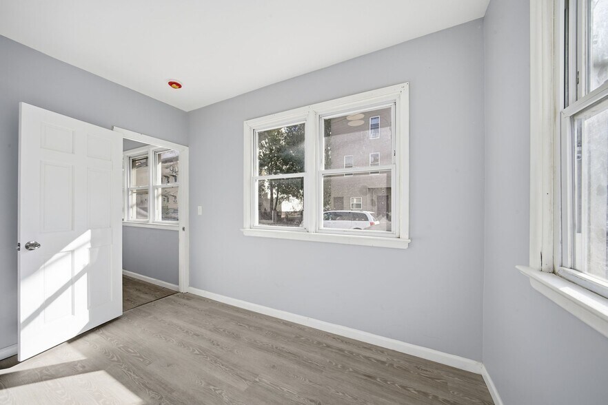 Building Photo - 156 Butler St