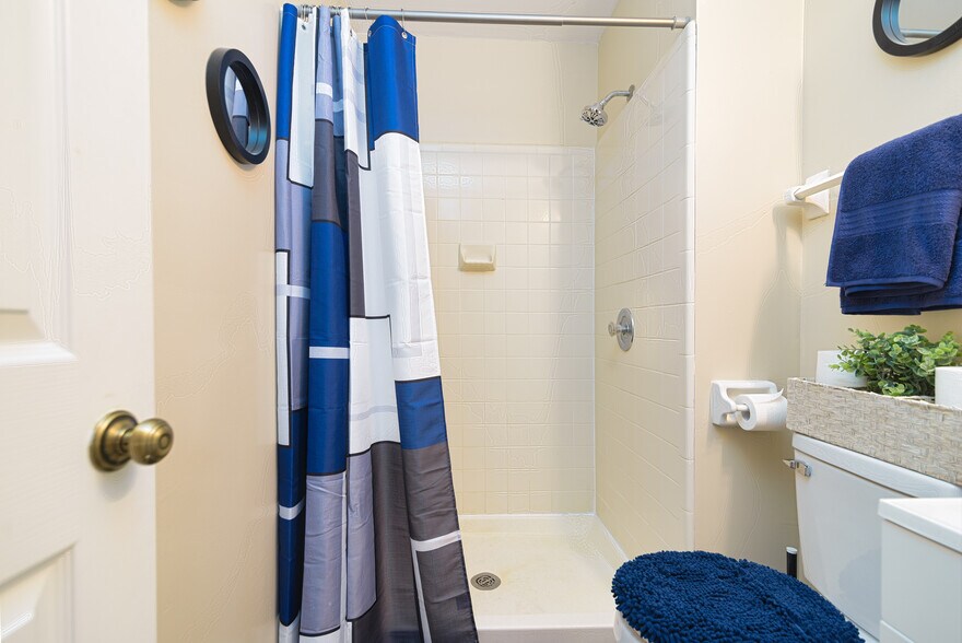Building Photo - Room in Townhome on Rust Wood Pl