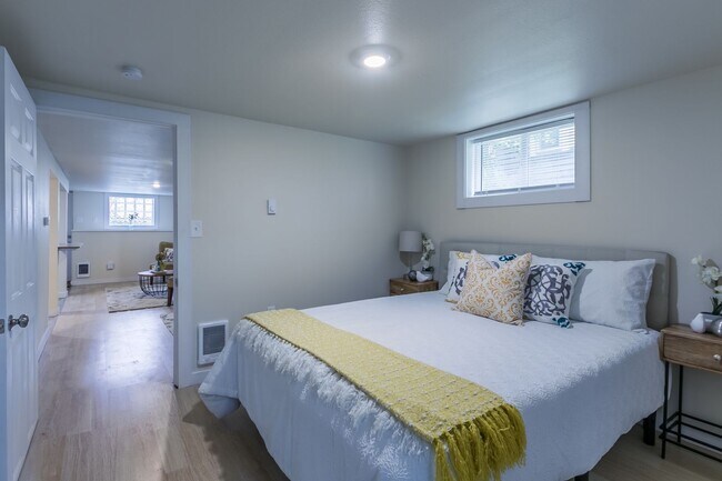 Building Photo - Adorable home with 3 Units in Tacoma