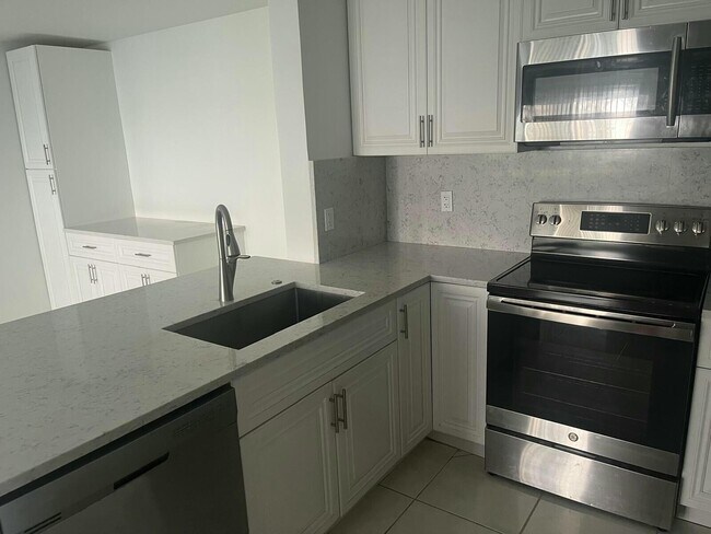 Building Photo - 209 Foxtail Dr