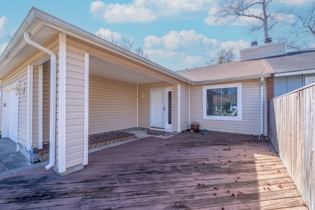 Building Photo - Honey Stop the Car! Beautiful home in a wo...
