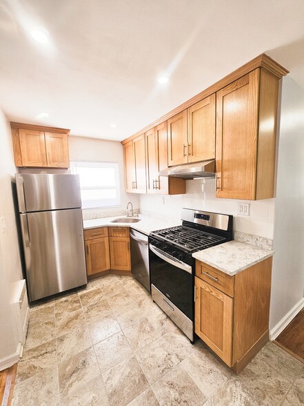 Brand new kitchen with quartz countertops, dishwasher and fingerprint resistant stainless steel appl - 2050 Hazen St