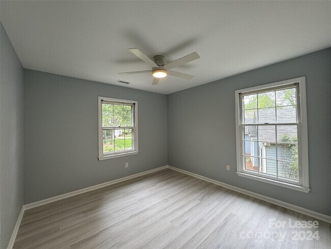 Building Photo - 129 Southhaven Dr