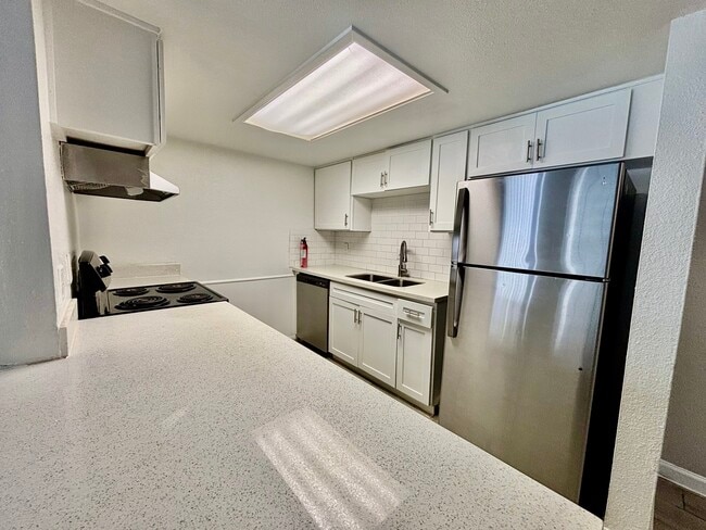 Building Photo - 600 Nottingham Oaks Trail