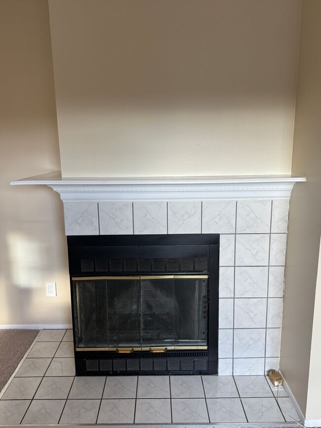 Building Photo - Third-Floor 2BR/1.5BA Condo Near I-695