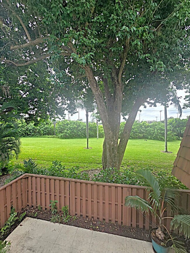 Building Photo - 5249 Cedarbend Dr