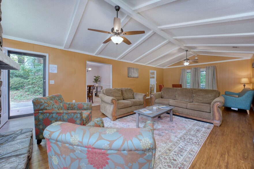 Building Photo - 4900 Hearthstone Dr