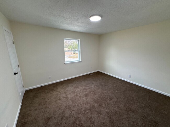 Building Photo - 4082 Forest Ave W