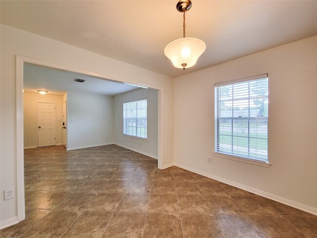 Building Photo - 2115 Forest Oaks Dr