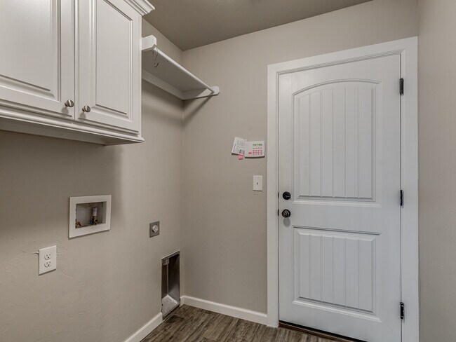 Building Photo - 4505 Black Mesa Ln