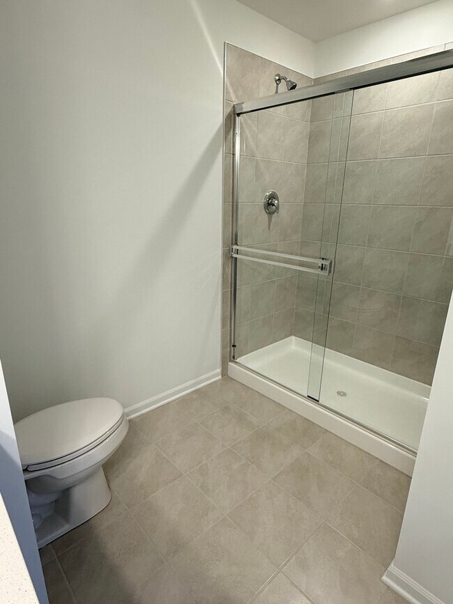 Building Photo - 324 Kingsport Dr